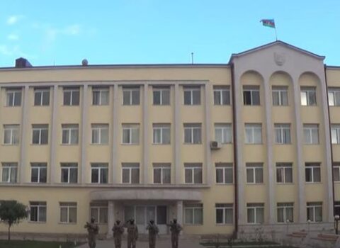 Şuşa şəhərində dalğalanan Azərbaycan bayrağı hansı dövlət binasına sancılıb? – FOTO