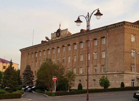 Arutyunyan müavinsiz qalıb, özbaşınalıq hökm sürür