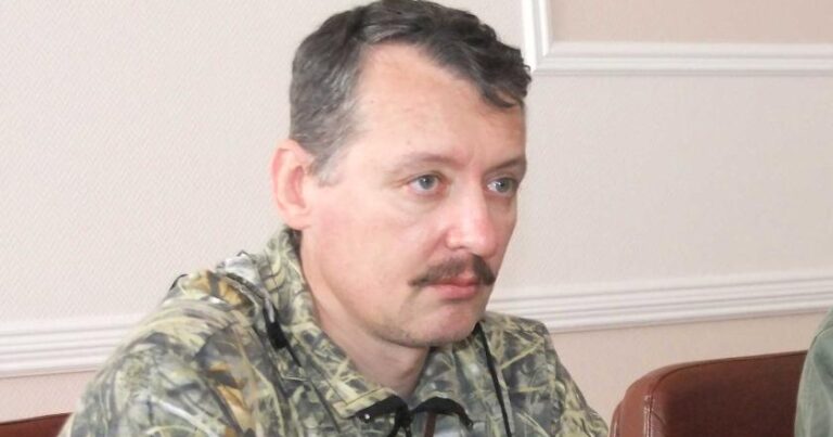 İqor Strelkov: “Qarşıda Rusiyanı uzun və qanlı müharibə gözləyir”