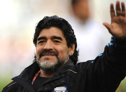 Maradonanın cəsədi ilə foto çəkdirdi, işdən qovuldu – FOTO
