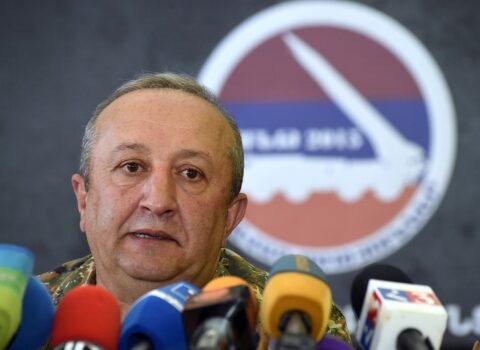 “Biz bu axmağı özümüzə rəhbər seçməməli idik”