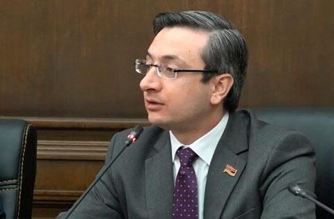 Qorgisyan: “Məğlubiyyətin simvoluna çevrilən Paşinyan heç nə olmamış kimi davranır”