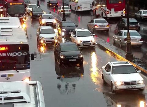 Bakının bəzi yollarında nəqliyyatın hərəkəti iflic oldu – FOTOLAR