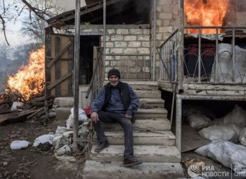 Vəhşi ermənilər Laçını belə yandırıb yağmalayır… – FOTOLAR