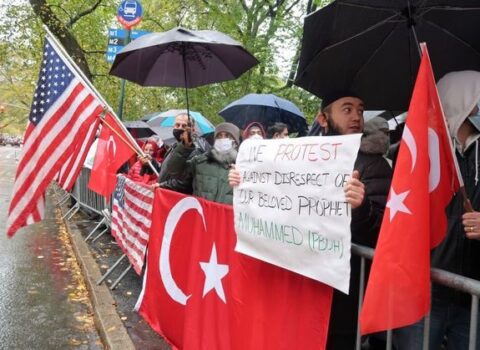 Nyu-Yorkda Fransa və Makronun anti-islam mövqeyinə ETİRAZ- FOTOLAR