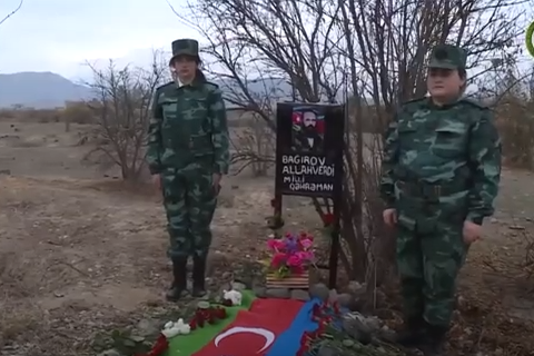 Qızları 27 ildən sonra Milli Qəhrəmanımızın məzarında – VİDEO