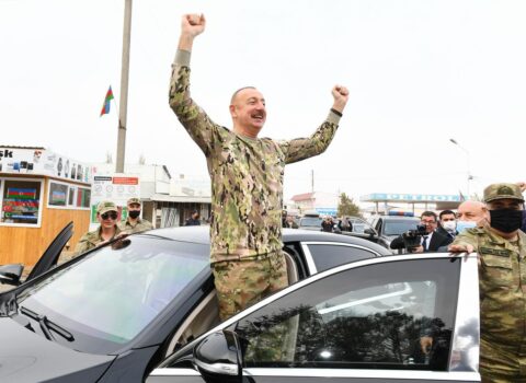 Prezident maşını saxlayıb sakinlərlə belə görüşdü – VİDEO