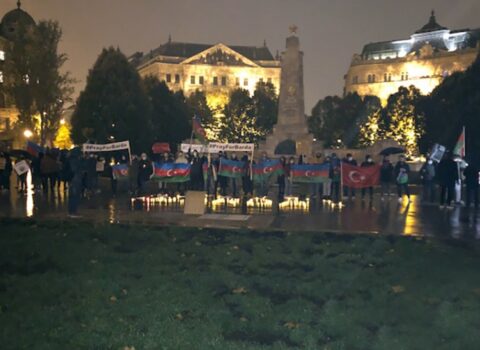 Budapeştdə Bərdədə törədilən terrora etiraz edildi