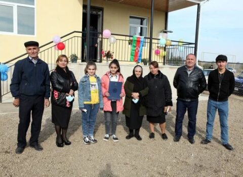 Daha 4 rayonda şəhid ailələri və Qarabağ müharibəsi əlillərinə ev verildi – FOTOLAR
