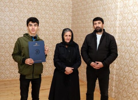 Daha 3 rayonda şəhid ailələri və Qarabağ müharibəsi əlillərinə ev verildi – FOTOLAR