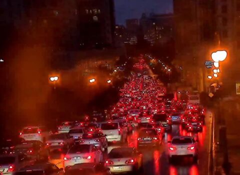 Bakının bəzi küçə və prospektlərində sıxlıq var: Avtobuslar gecikir