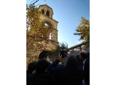 Fransalı deputatlar Bakıdakı erməni kilsəsində