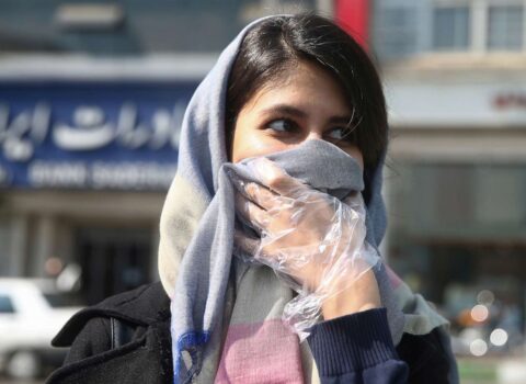 Qonşu ölkədə koronavirus kabusu: Bir gündə 10 mindən çox yoluxma