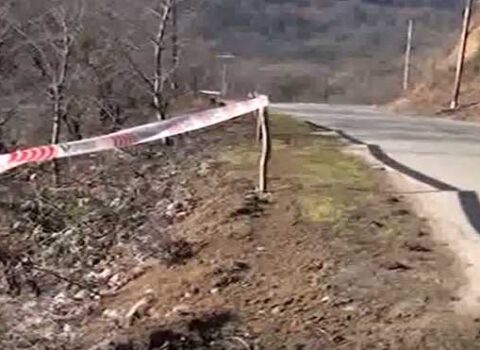 Lerikdə maşın 90 metrlik dərəyə yuvarlandı: sürücü öldü