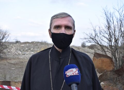 Pravoslav kafedral kilsəsinin keşişi: “Əgər bir insan müqəddəs yerləri dağıdırsa…”