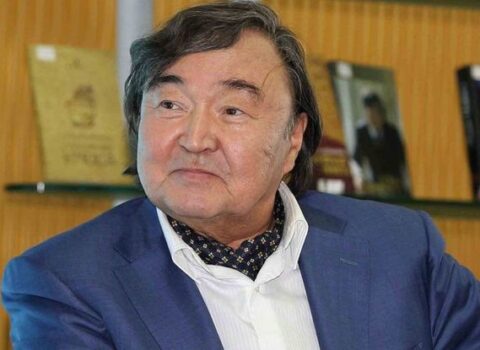 Oljas Süleymenov Azərbaycan xalqını təbrik etdi