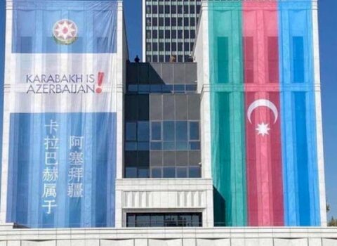 Pekində binanın üzərində Azərbaycan bayrağı işıqlandırıldı – Fotolar