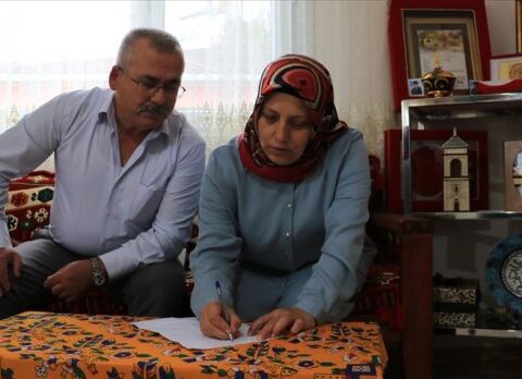 Türkiyədə şəhid anası Azərbaycana dəstək məktubu yazdı: Çatdırmaq üçün 140 kilometr yol getdi
