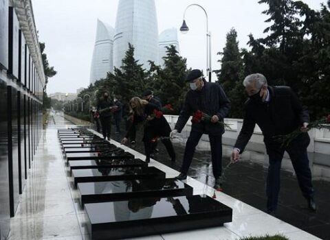 YAP nümayəndələri Şəhidlər xiyabanında – Foto