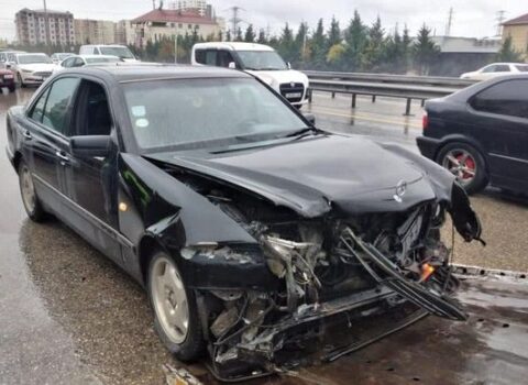 Bakı-Quba yolunda sürücü idarəetməni itirərək qəza törətdi – FOTO
