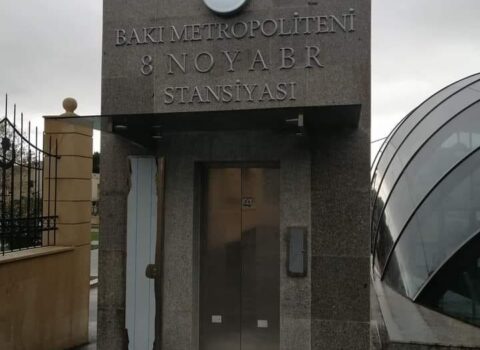 Bakı metrosunun “8 Noyabr” stansiyasının lövhəsi vuruldu
