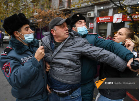Yerevanda Paşinyanın istefasını tələb edən aksiyaçılar saxlanıldı – Fotolar