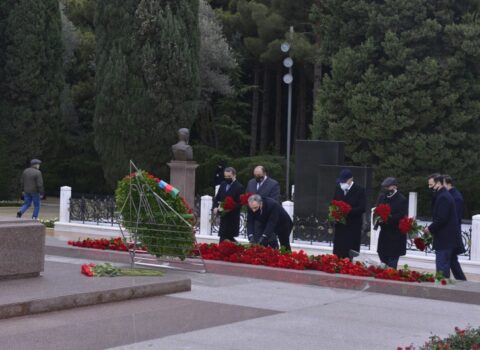 Baş Prokurorluq ulu öndər Heydər Əliyevin xatirəsi anıldı – FOTO
