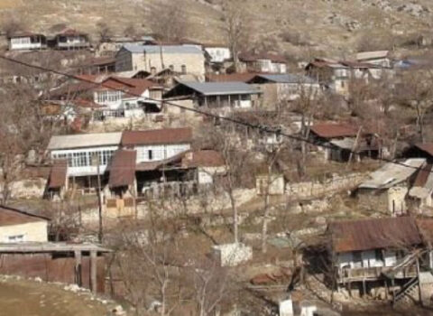 Ermənistanlı kənd icması rəhbəri: “Azərbaycanlı əsgərlərin mahnı oxuması kənd sakinlərinə pis təsir edir”