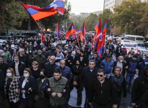 Aşot Qazazyan: “Müharibədən silahla dönənlər onu hakimiyyətə tuşlaya bilər” – TƏHLİL