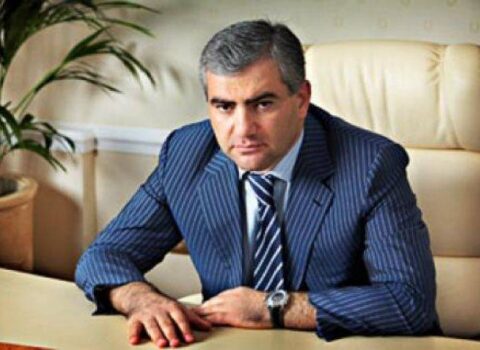 Dünyanın ən varlı ermənisi Paşinyanı istefaya SƏSLƏDİ