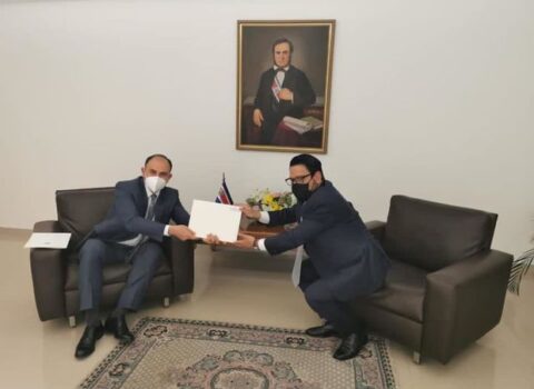 Azərbaycan səfiri etimadnaməsini Kosta-Rika Prezidentinə təqdim etdi – FOTO