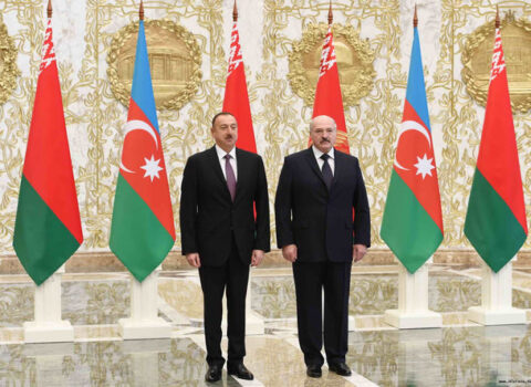 Lukaşenko İlham Əliyevi təbrik etdi