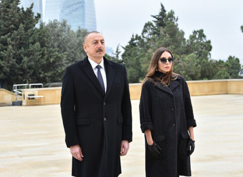 Prezident ümummilli lider Heydər Əliyevin məzarını ziyarət etdi