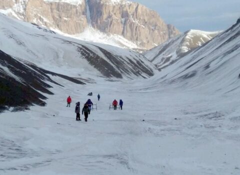 İranda 4 alpinist qar uçqunu altında qaldı