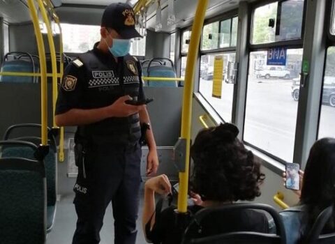 Avtobusda maska taxmayan 533 nəfər cərimələndi