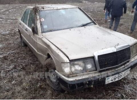 Maşın körpüdən aşdı, sürücü hadisə yerindən qaçdı – FOTOLAR