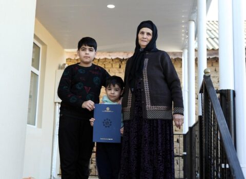 Daha 43 şəhid ailəsi və Qarabağ müharibəsi əlilinə ev verildi – FOTOLAR