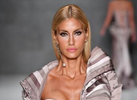 Tanınmış model Çin istehsalı peyvənd vurdurdu – FOTO