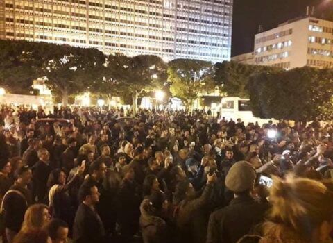 Tunisdə gərgin vəziyyət: Ordu hərəkətə keçdi