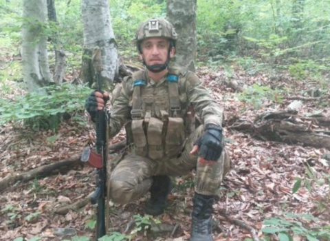 “Elxanın çənəsində xalı olduğunu dedim və … ” – İki gün morqda qalandan sonra yaşadığı məlum olan əsgərimizin anası – FOTOLAR