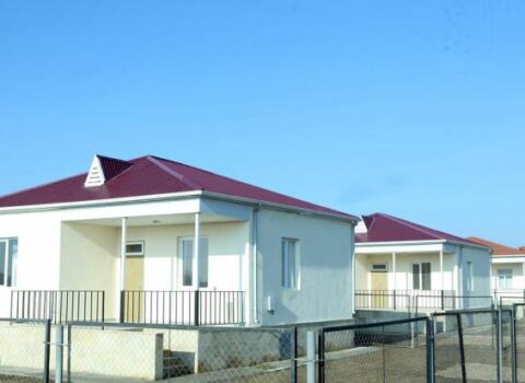 Daha 35 şəhid ailəsi və Qarabağ müharibəsi əlilinə ev verildi