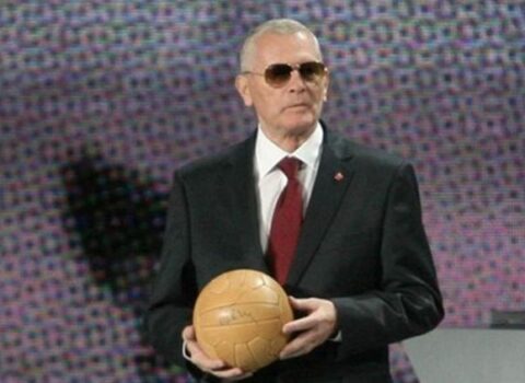 Məşhur futbolçu vəfat etdi