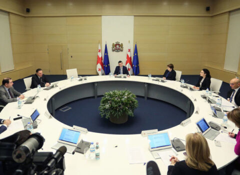 Gürcüstanda hökumət tam tərkibdə istefa verdi