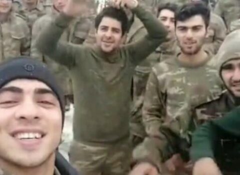 Hərbçilərimiz döyüş yoldaşlarını evə belə yola saldılar – VİDEO