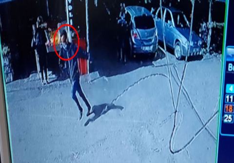 Bakıda qadının qızıl boyunbağısını ələ keçirən şəxs yaxalandı – VİDEO