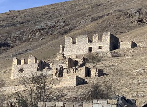 “Məzarlar yenicə dağıdılıb” – “Amnesty International” Kəlbəcərdə – FOTOLAR