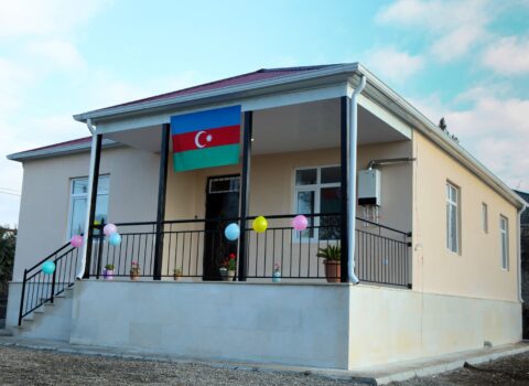 Şəhid ailələri və Qarabağ müharibəsi əlillərinə evlər verildi – FOTOLAR