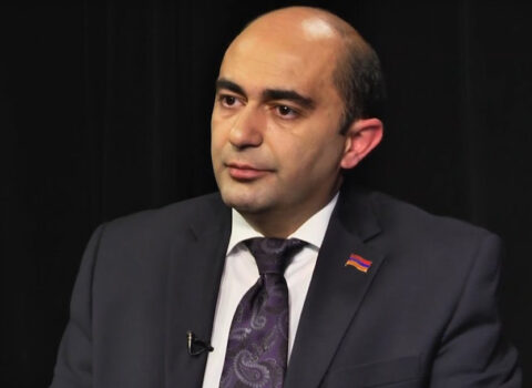 Daha bir erməni siyasətçi Paşinyanın yerinə keçmək istəyir