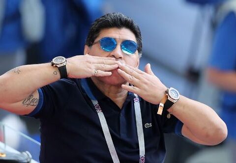 Ronaldo Maradonanın niyə iki saat taxdığını açıqladı – FOTOLAR