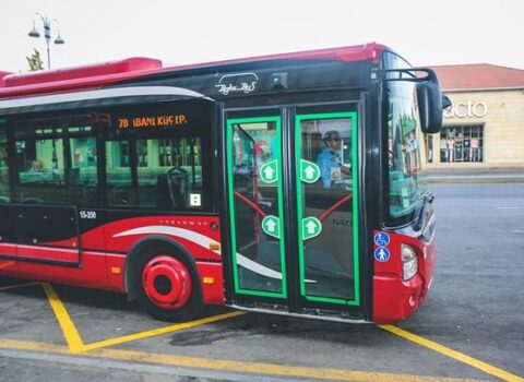 Həftə içi ictimai nəqliyyat saat neçəyə xidmət göstərəcək? – AÇIQLAMA